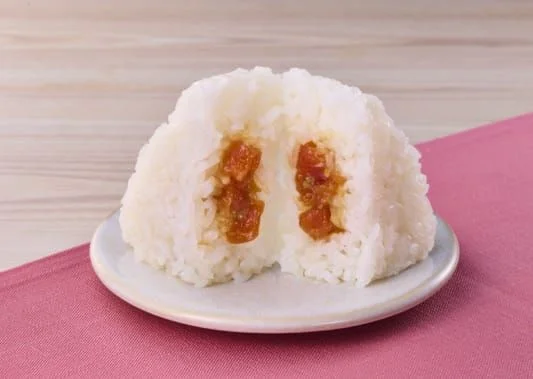 プレミアムおにぎり わさび醤油仕立ての漬けサーモン(三陸産銀鮭)
