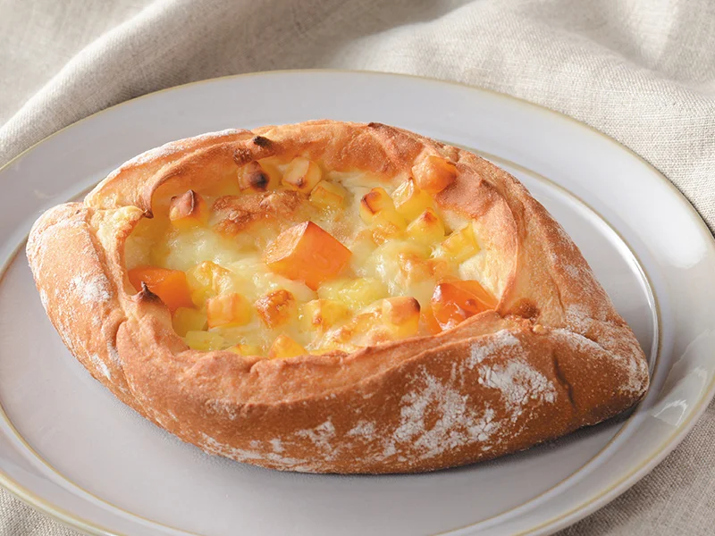 Chunky Cheese Bread with 3 types of cheese in French bread