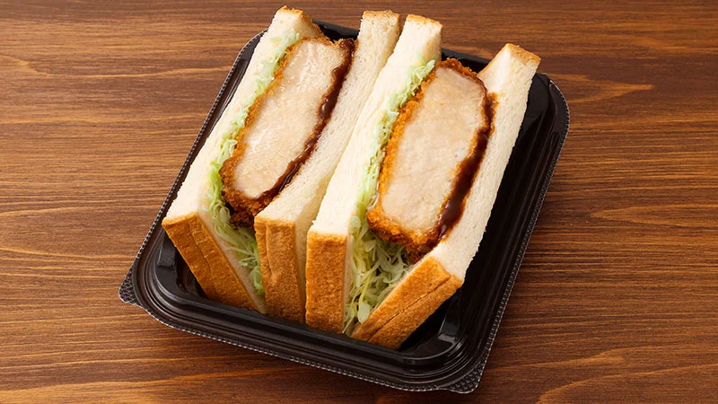 Close-up of thick Sangen-ton pork cutlet with sauce