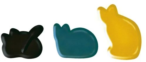 Three types of cat-shaped gummies in cola, soda, and lemon squash flavors