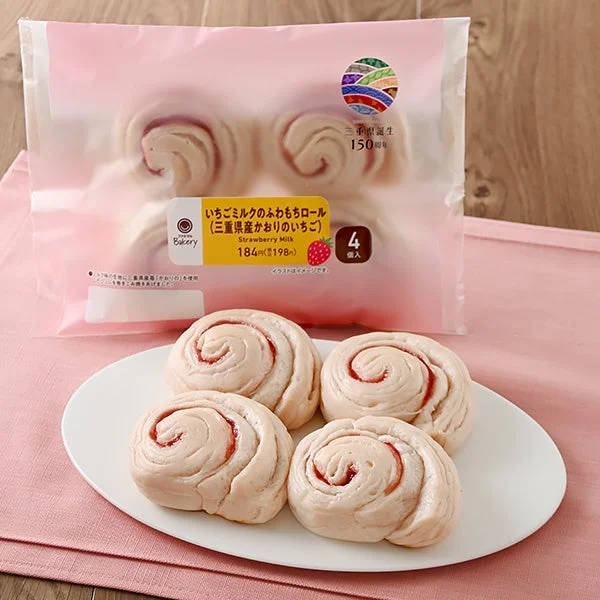 Strawberry Milk Fuwa-mochi Roll Cake with Mie Kaorino Strawberry