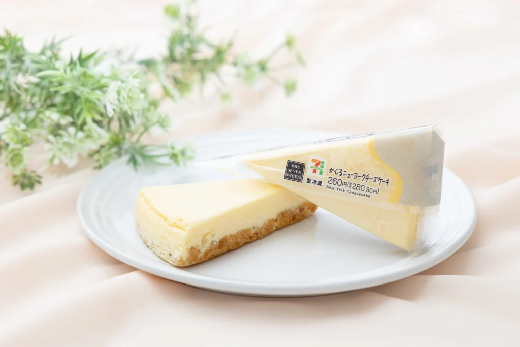 A Fan Favorite Returns to 7-Eleven! The Authentic, One-Handed “New York Cheesecake Bar”