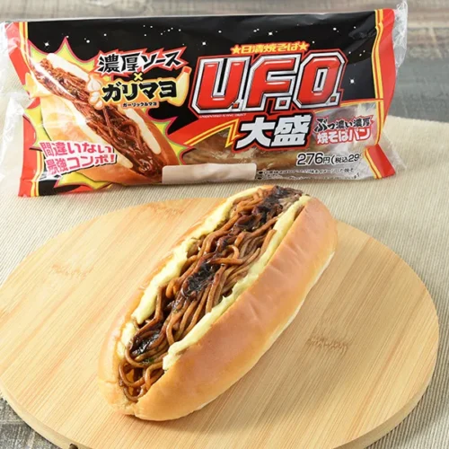 U.F.O.ぶっ濃い濃厚大盛焼そばパン(ガリマヨ)