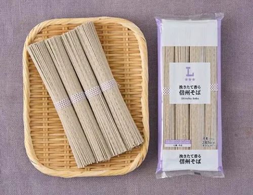 갓 뽑아 향긋한 신슈 소바