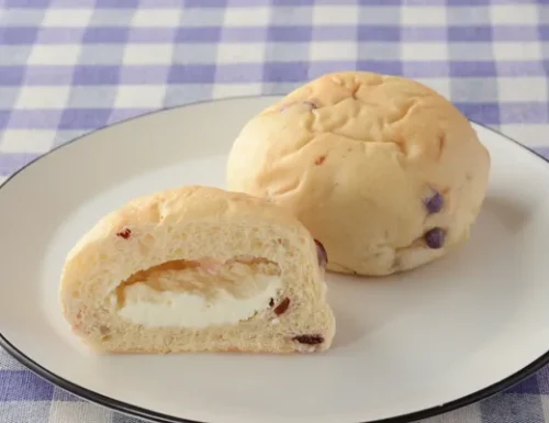 NATURAL LAWSON Chewy Bread with Cheese Cream & Double Berry 2 Pieces