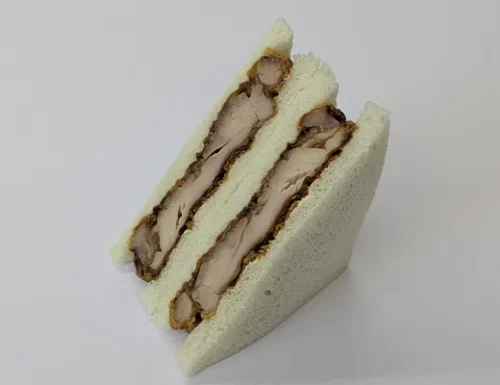 Fried Chicken Sandwich (Made with AIZU TENPO Hachihyaku Monme Miso)