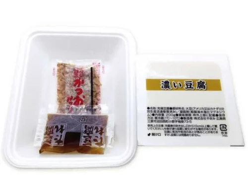濃い豆腐の冷やっこ(生姜入だし醤油付)