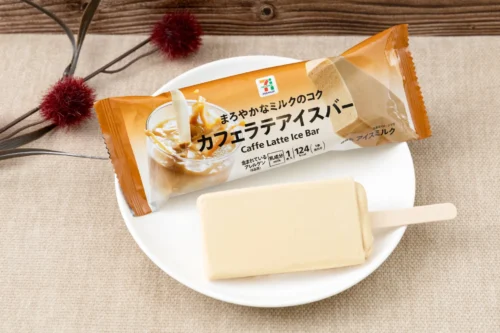 セブンイレブンから本格カフェラテの味わいを再現した「カフェラテアイスバー」が新登場！