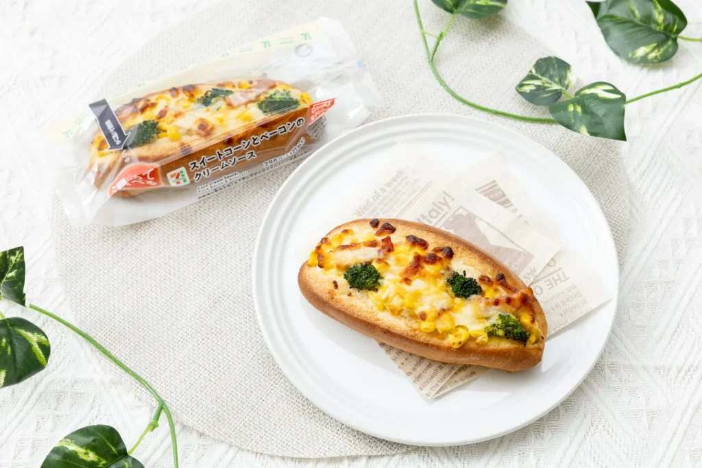 7-Eleven Japan Unveils a Winter Feast in a Bun! Experience Authentic Bakery Flavor with the Melting “Corn and Bacon Cream Sauce” Bread