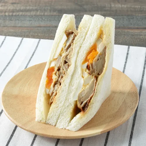데리야키 치킨과 달걀 샌드위치