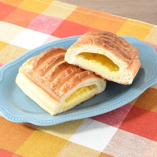 たっぷりクリームデニッシュ(北海道産牛乳入りクリーム使用)
