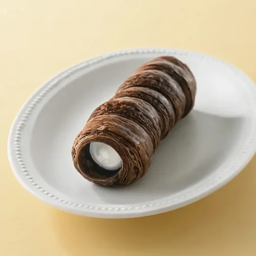 冷やして食べる生クリームパイコロネ