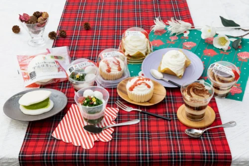 Which Will You Choose? 7-Eleven Japan Presents its Luxurious Christmas Sweets for Winter 2025!