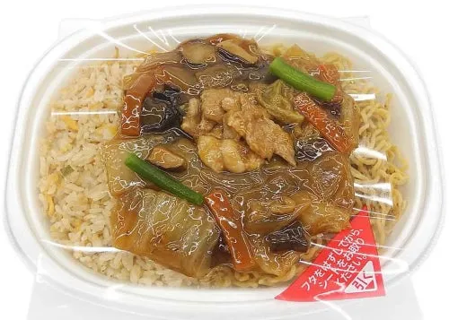 Japanese Convenience Store Gourmet: Shocking Bento Combining Noodles and Rice Debuts Exclusively in Hokkaido