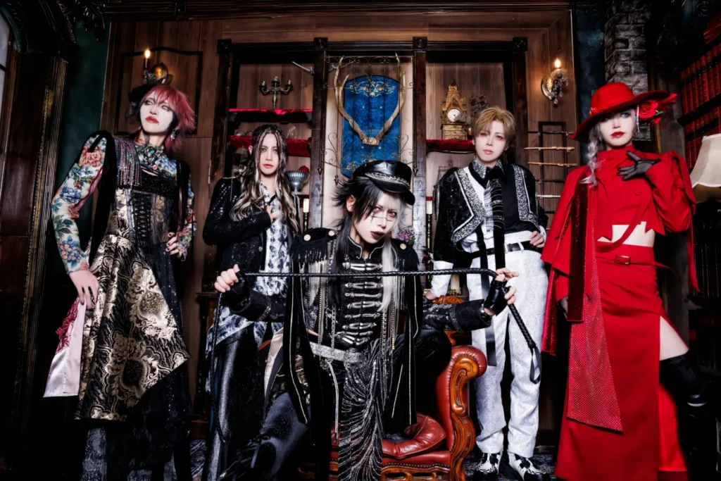 Fiery live photos of Japan’s Visual Kei band ‘0.1g no Gosan’ now available at convenience stores