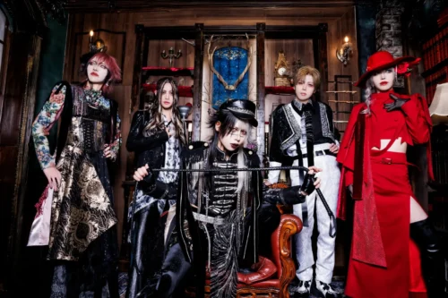 Fiery live photos of Japan’s Visual Kei band ‘0.1g no Gosan’ now available at convenience stores