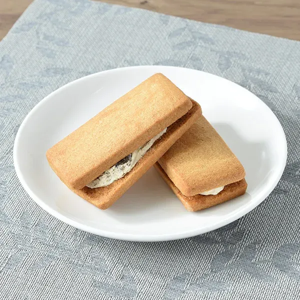Liqueur-Scented Rum Raisin Sandwich
