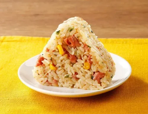 오야츠 카루파스 콘 페퍼 주먹밥