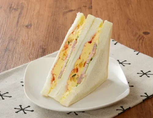 Big Omelette Sandwich