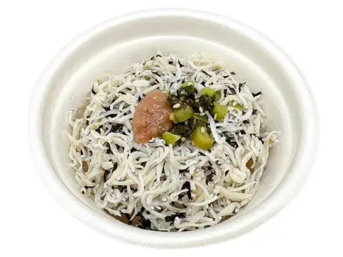 잔멸치와 매실 육수 차즈케(보리밥)