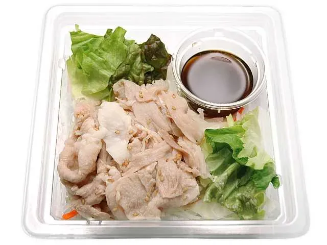 단백질을 섭취할 수 있는 돼지고기 샤브샤브 샐러드
