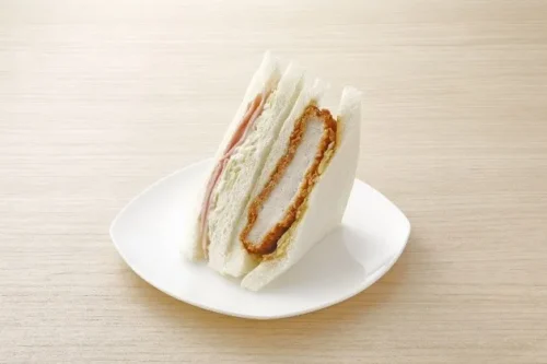近畿限定！ローソンから甘～い「松波キャベツ」のサンド＆キャベツ焼が登場
