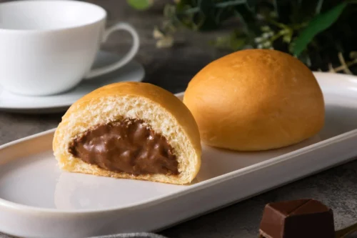 190% More Chocolate! Japan-Exclusive “Hattendo Deep Chocolate” Cream Bread Launches at FamilyMart