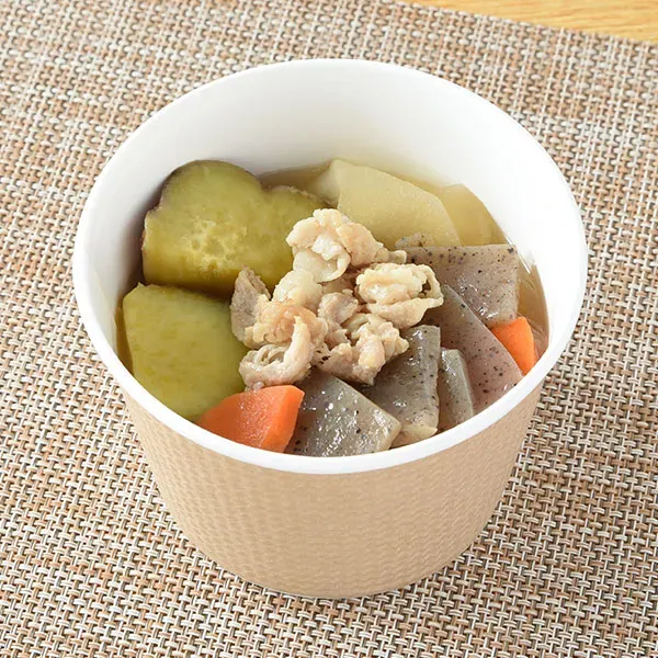 에츄 미소로 맛을 낸 건더기가 듬뿍 들어간 돈지루