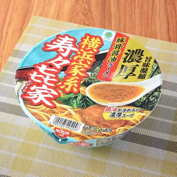 SUZUKIA 요코하마 이에케이 돈코츠 쇼유 라멘