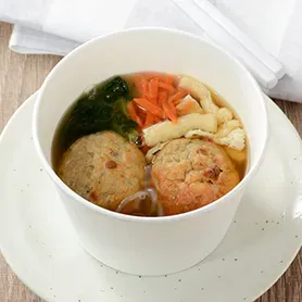 닭고기 완자와 곤약면 일본식 수프