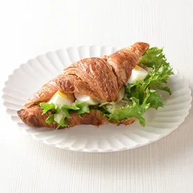 Croissant Sandwich (Truffle Potato & Egg)