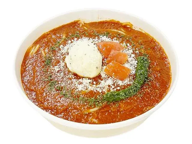 トマトソースとチーズのパスタ