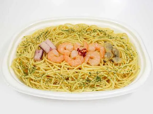 Large Salt-Flavored Seafood Pasta