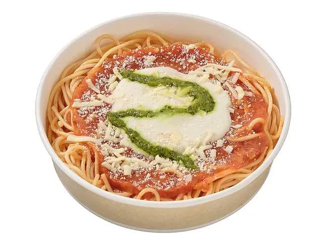 Tomato Pasta with Cheese and Basil Sauce