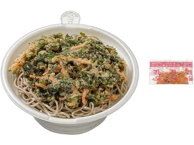 가다랑어 육수의 감칠맛이 살아있는 쑥갓 튀김 소바
