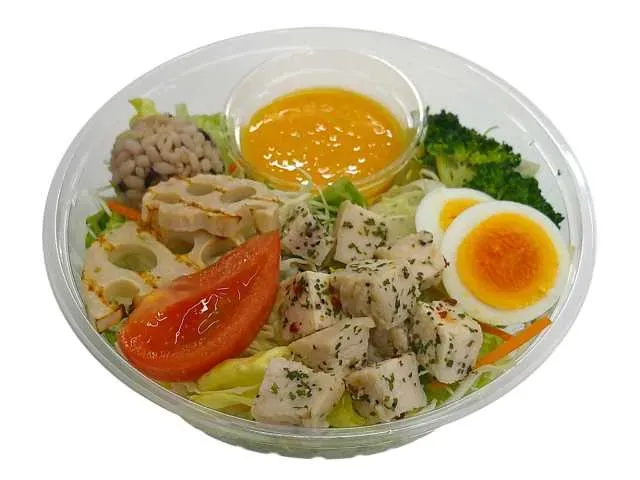 Salad Bowl with Steamed Chicken Chunks