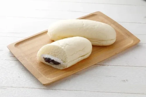 [Regional Exclusive] Devised by Japanese High School Students! “Cream Zenzai”-Style Bread Arrives at La...