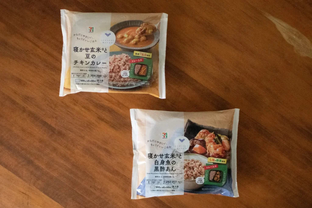 【セブンイレブン】YUWAERU監修の冷凍弁当が神すぎる！寝かせ玄米のもちもち食感をワンプレートで