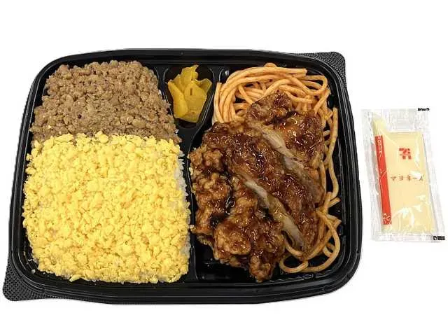 ピリ辛チキン&2色そぼろ弁当