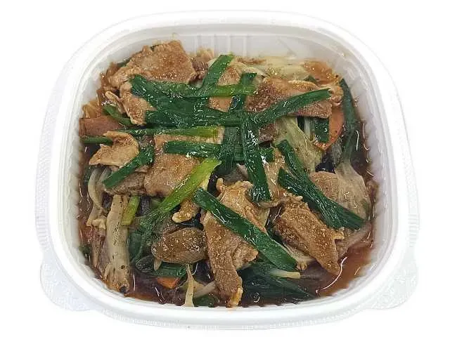 향긋한 부추 고기 야채 볶음 덮밥