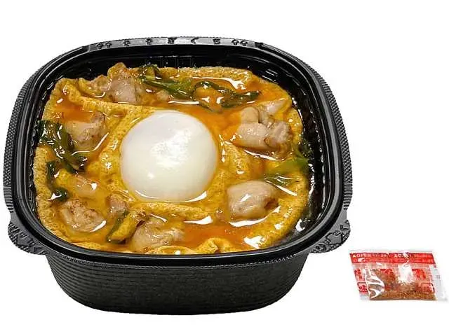 반숙 달걀과 구운 닭고기 특제 오야코동