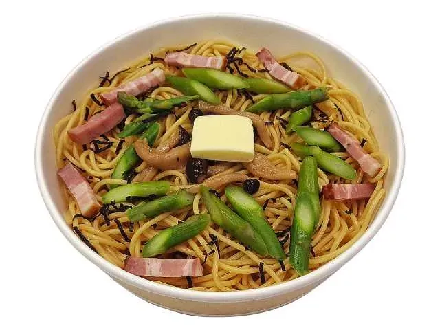 사누키노메자메 아스파라거스와 베이컨 버터 간장 파스타