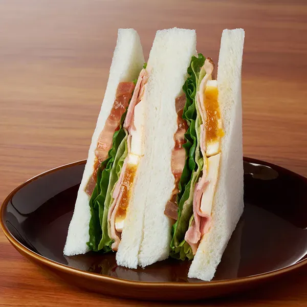 베이컨 레터스 토마토 샌드위치
