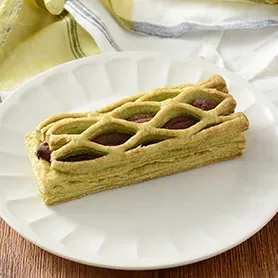 Crispy Matcha and Red Bean Paste Pie
