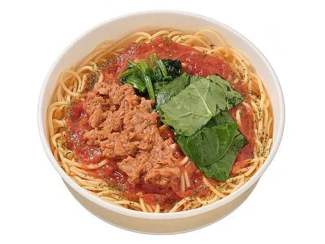 참치와 시금치 토마토 소스 파스타