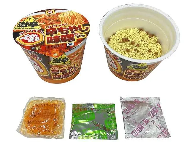 でかまる バリシャキ! 辛もやし味噌ラーメン 激辛