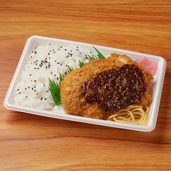たっぷりごま入り特製ソース!チキンカツ弁当