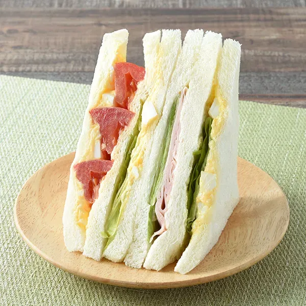 トマトが主役のミックスサンド