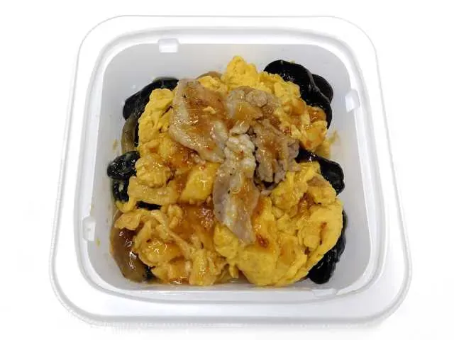 Fluffy Chinese Egg Stir-fry with Pork and Wood Ear Mushroom