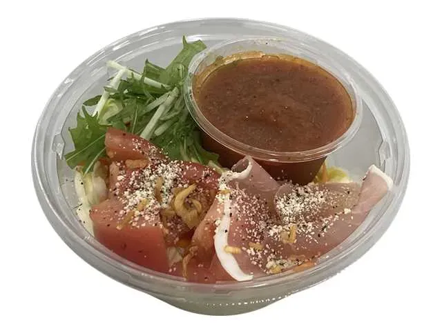 ペッパーを効かせたやみつきトマトラーメンサラダ